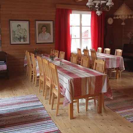 Loma-vietonen Holiday Village