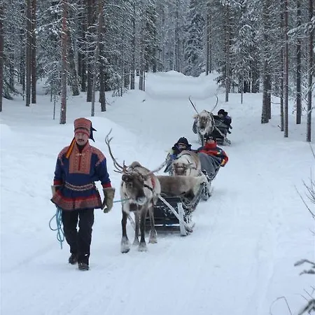 Loma-vietonen Holiday Village *