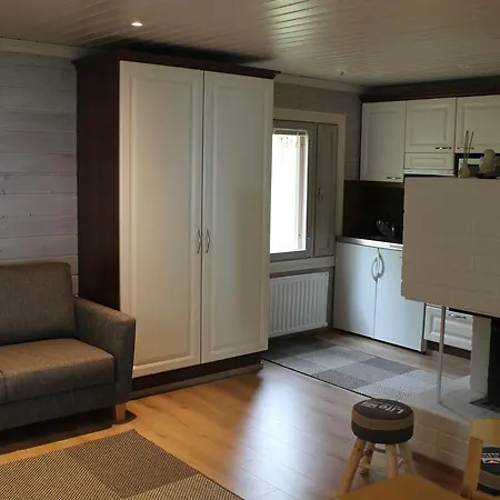 Loma-vietonen Holiday Village