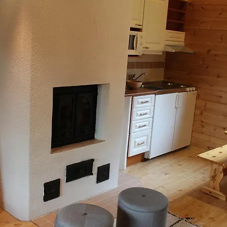 Loma-vietonen Holiday Village * Meltosjärvi