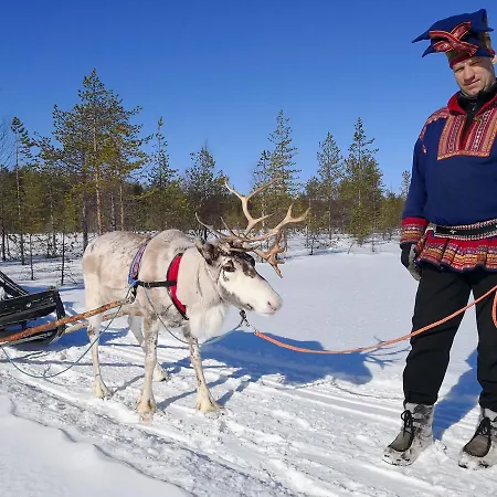 Loma-vietonen Holiday Village Holiday home *