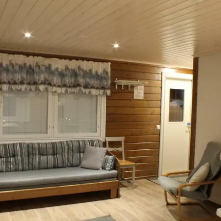 Loma-vietonen Holiday Village * Meltosjärvi